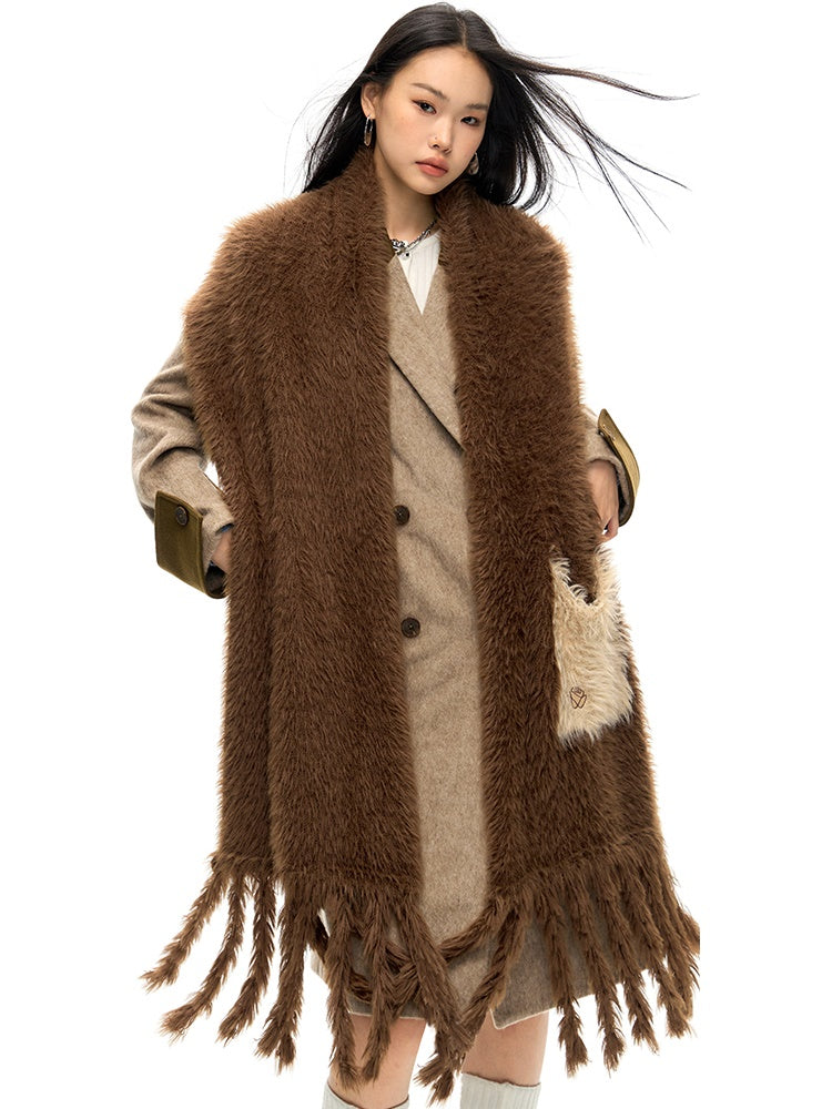 Contrast Pocket Tassel Muffler