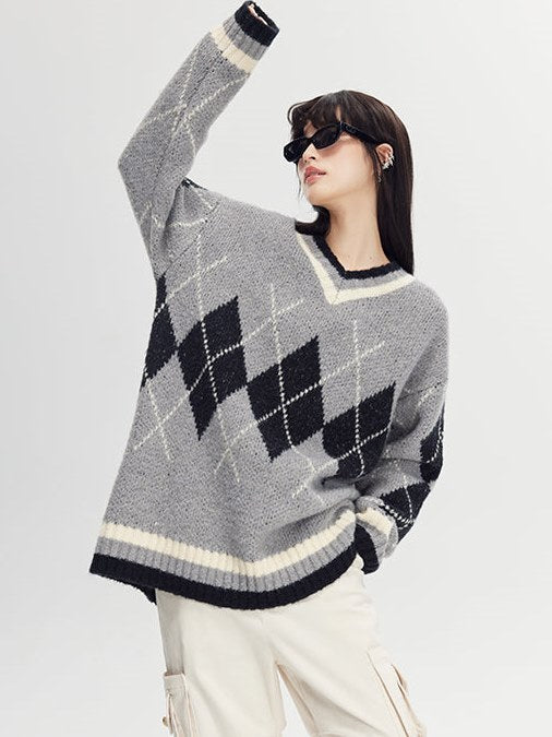 Classic Diamond V-neck Wool Sweater